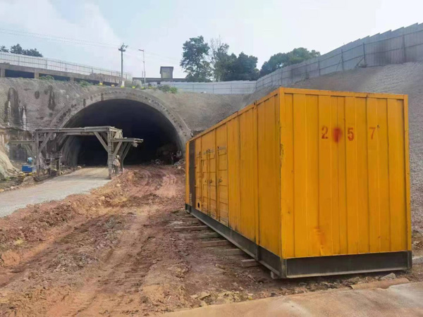 临猗发电机出租自启装置的工作原理是什么？