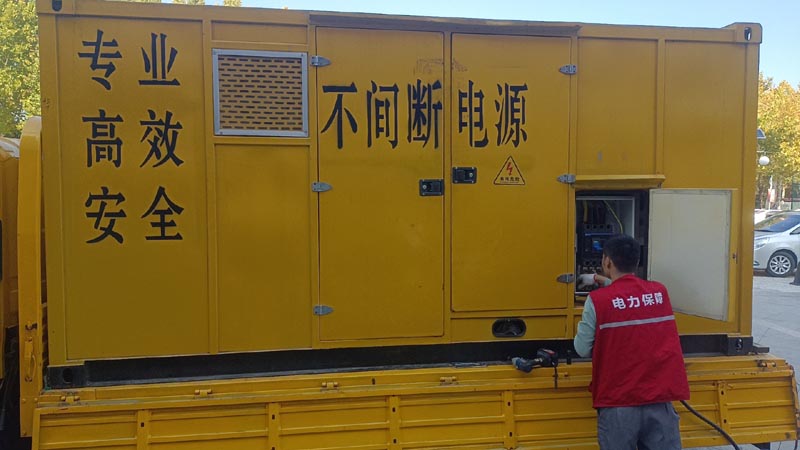 临猗柴油发电机组和UPS电源配合使用时，如何避免切换过程中的电力中断？