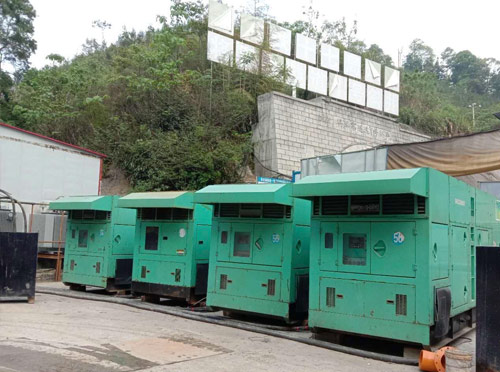 临猗先进的应急发电机系统中智能监测和控制系统如何确保电压稳定？