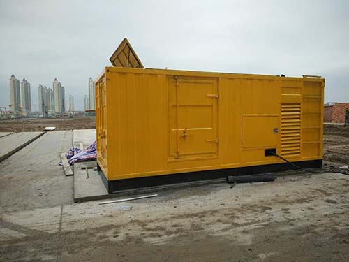 临猗合同中关于乙方责任导致工期延误的赔偿标准应该如何制定？